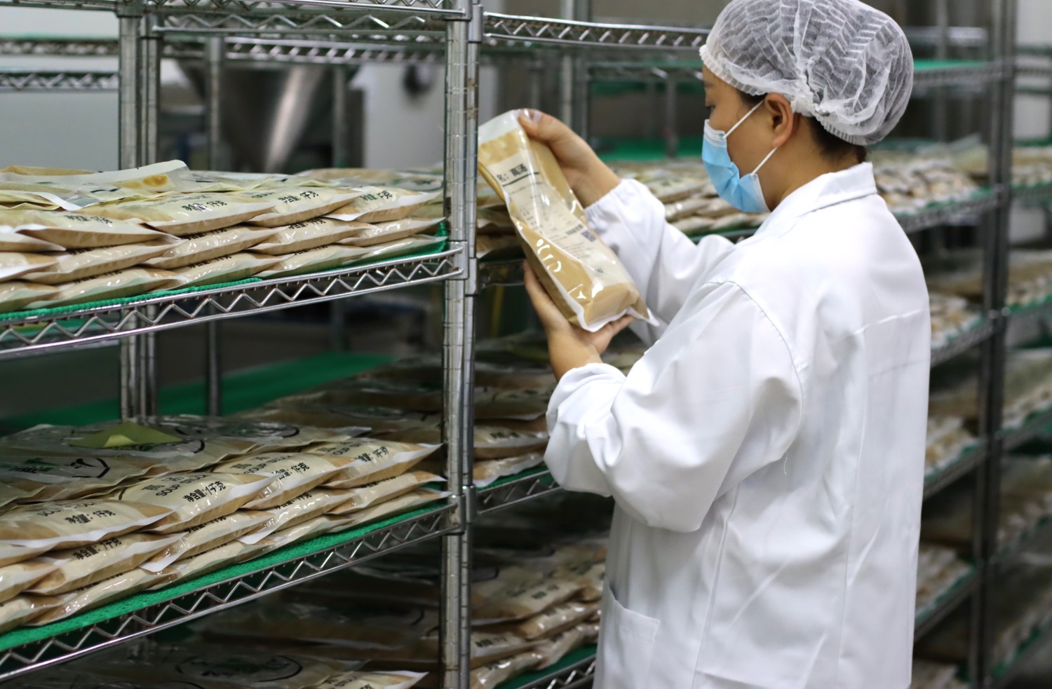 康德食品麻辣口味操作視頻-公司提供貼牌定制，免費送技術(shù)的服務(wù)，開(kāi)店無(wú)需大廚，簡(jiǎn)易操作，快速標準化出餐